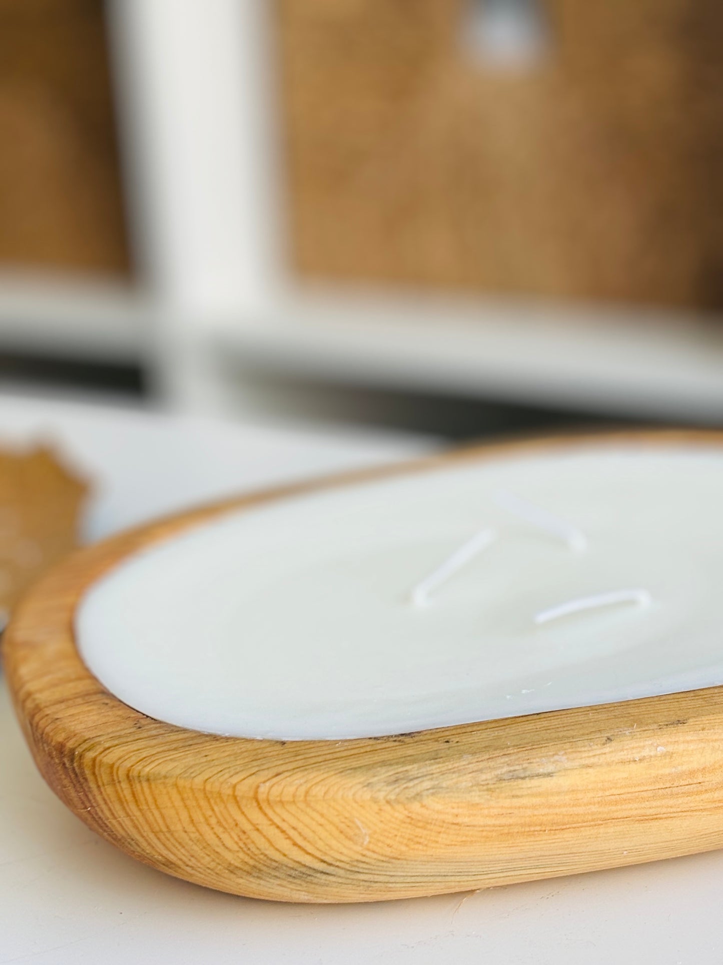 Vela soja aromática con recipiente de madera nativa