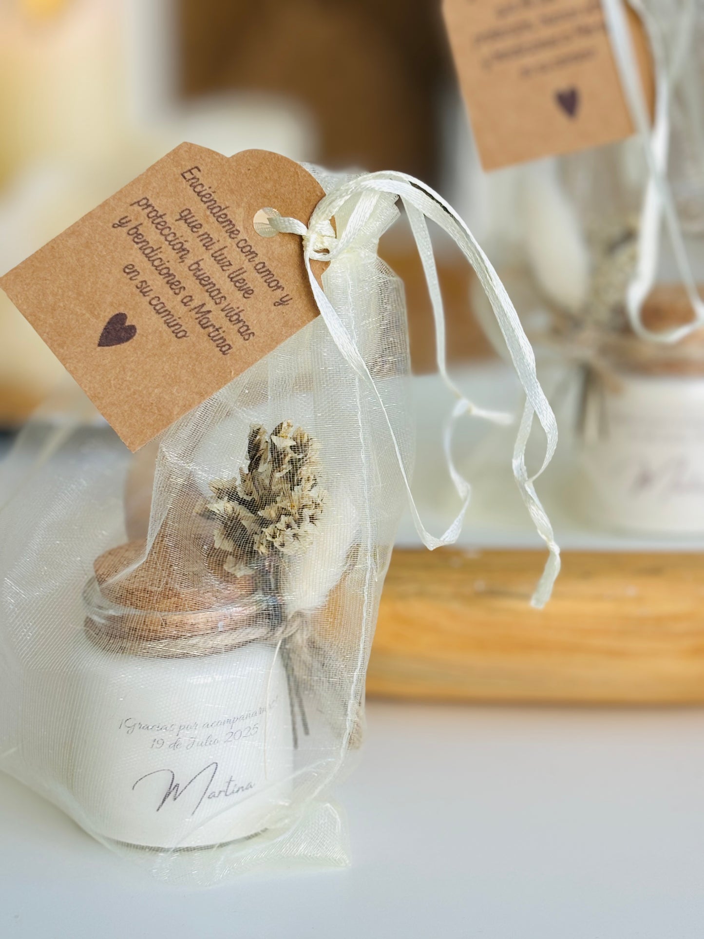 Vela soja 50 gramos + arreglo floral colista de zorro, bolsa y tarjeta personalizada