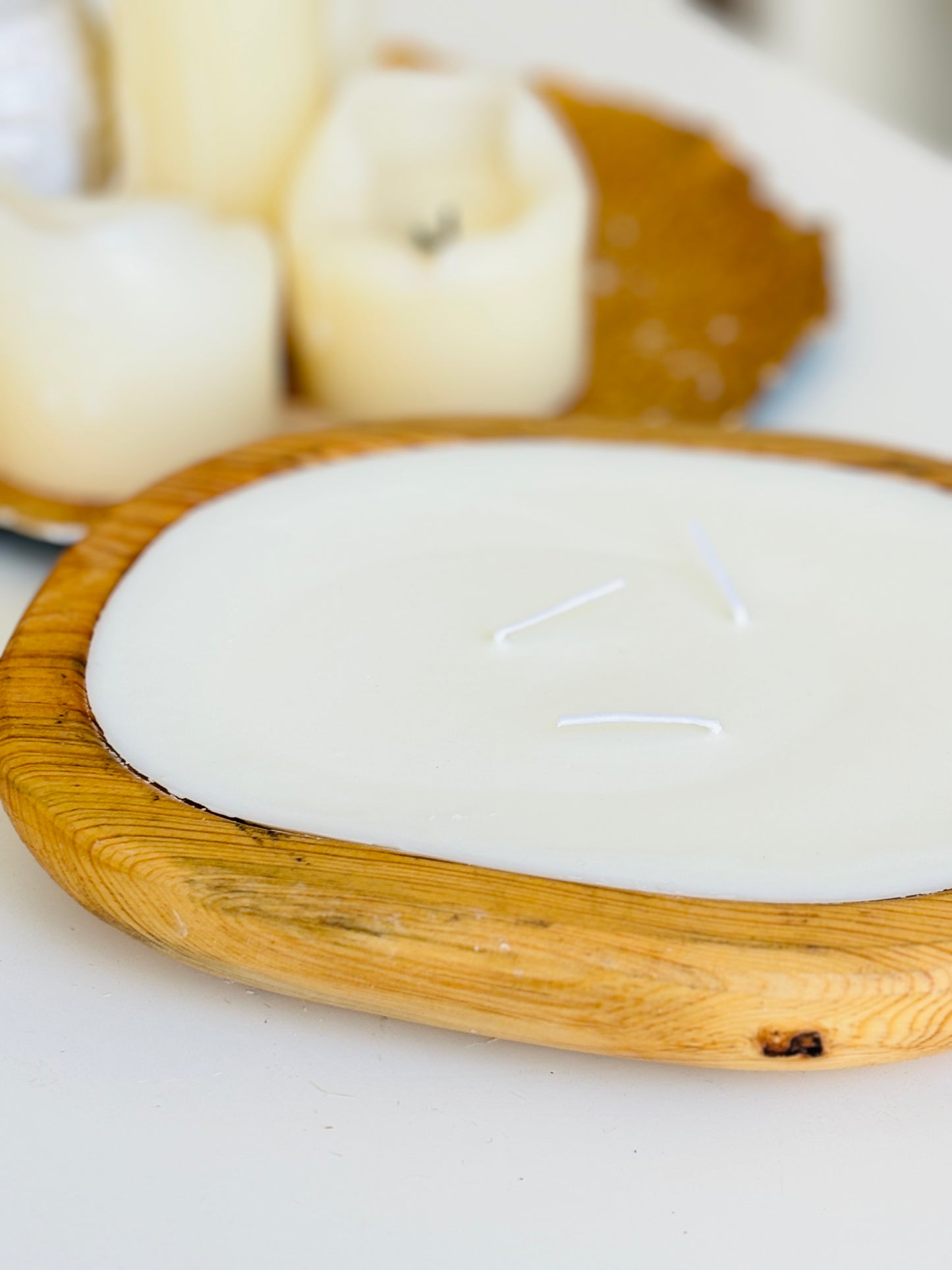 Vela soja aromática con recipiente de madera nativa