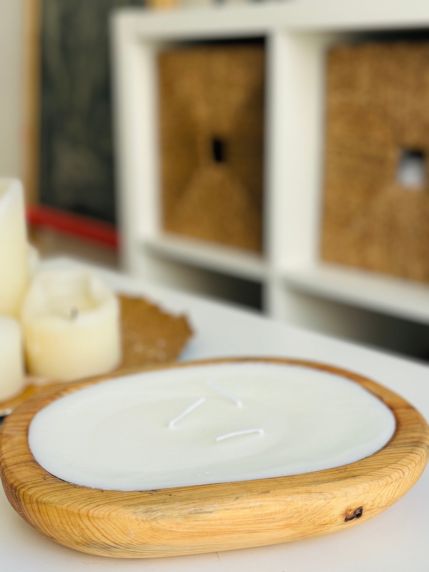 Vela soja aromática con recipiente de madera nativa