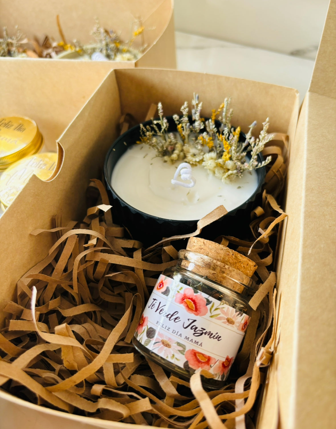 BOX VELA CERA DE COCO CON MIX DE FLORES + TE VERDE JAZMIN