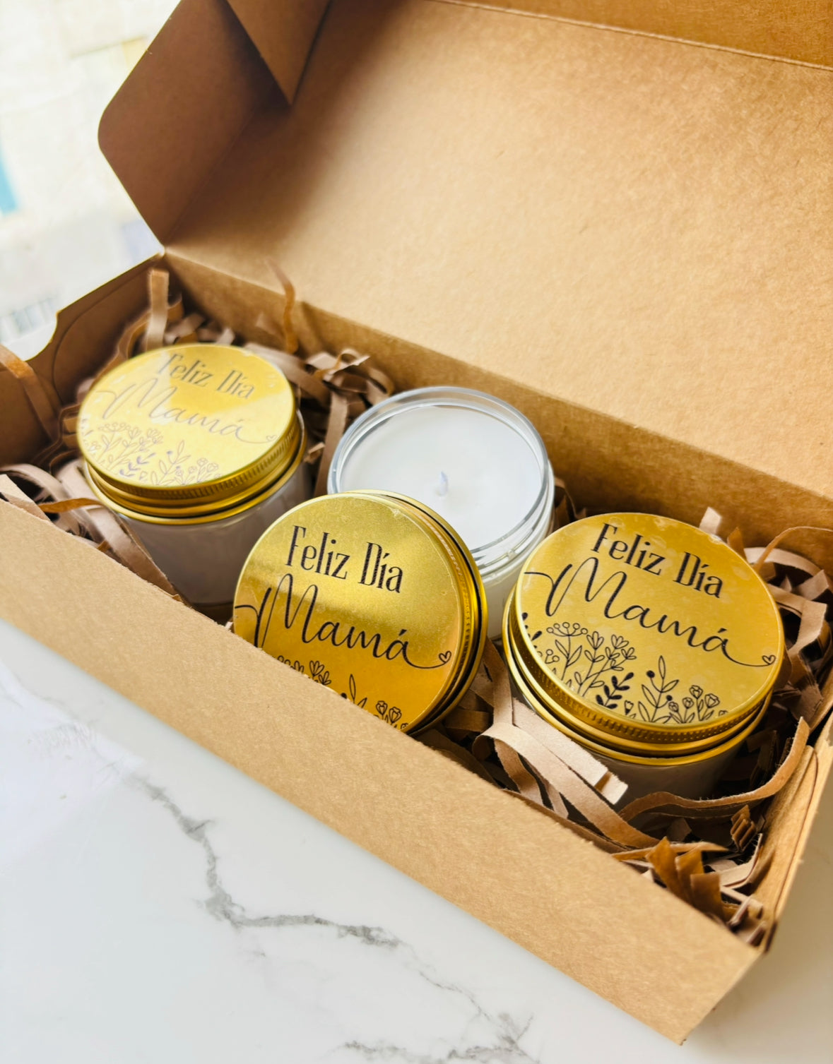 BOX. MINI VELA CERA DE COCO MIX FLORES + TÉ VERDE JAZMIN FELIZ DIA MAMÁ