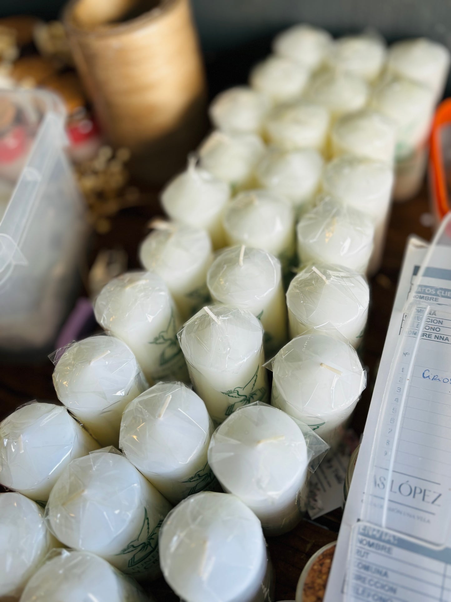 Vela 10 cm de alto x 5 de diámetro con logo funeraria