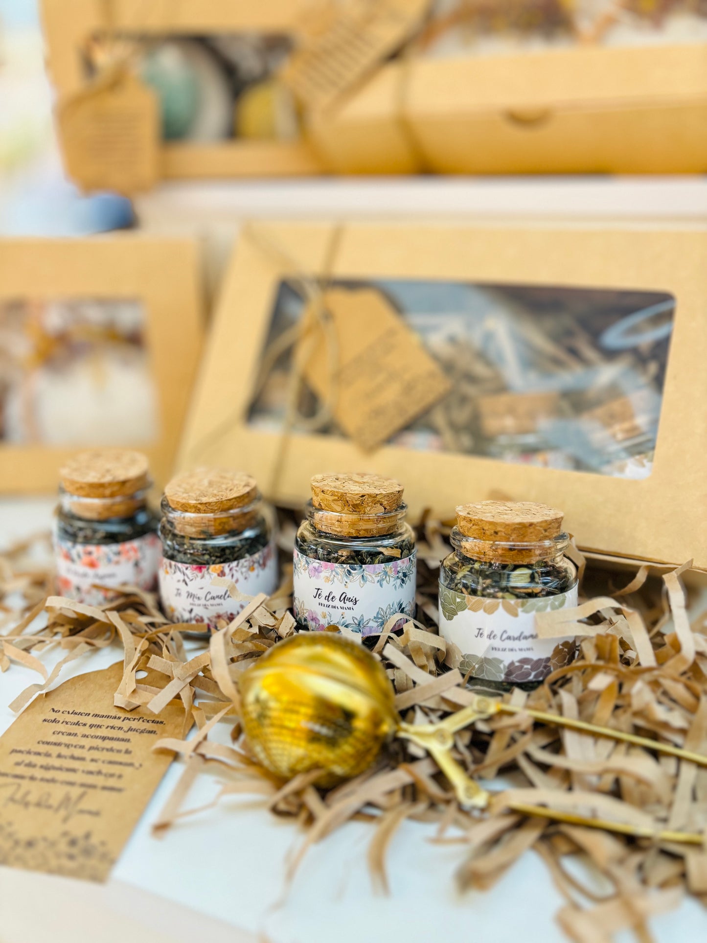 Set Infusor + 4 té Jazmín, Cardamomo, Canela y Anís