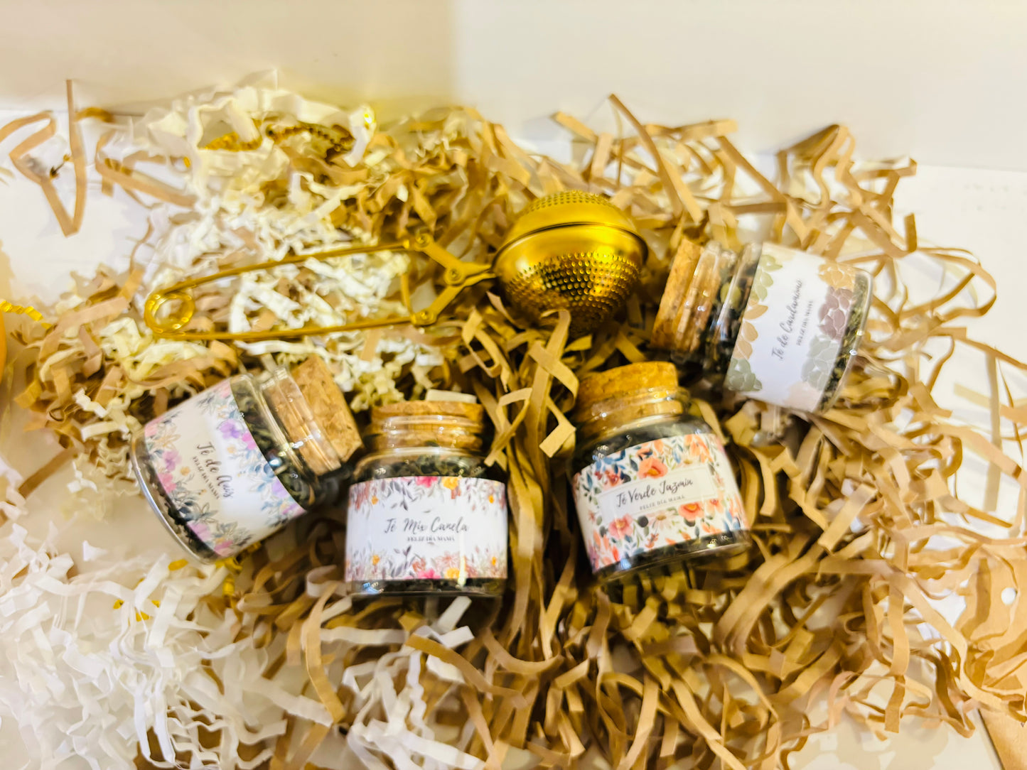 Set Infusor + 4 té Jazmín, Cardamomo, Canela y Anís