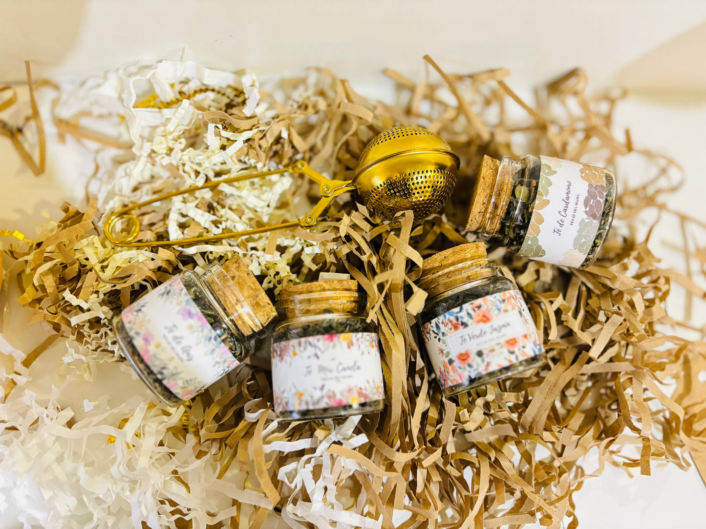 Set Infusor + 4 té Jazmín, Cardamomo, Canela y Anís