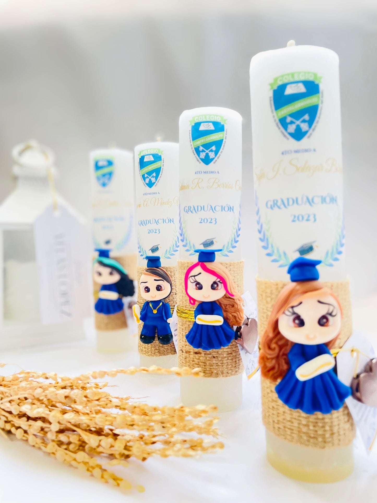 Velas de graduacion con figura de porcelana