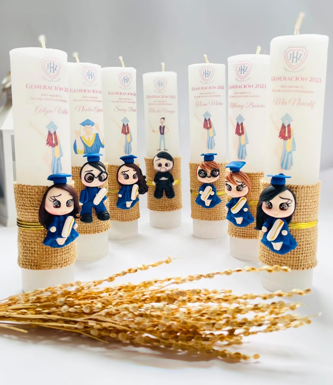 Velas de graduacion con figura de porcelana