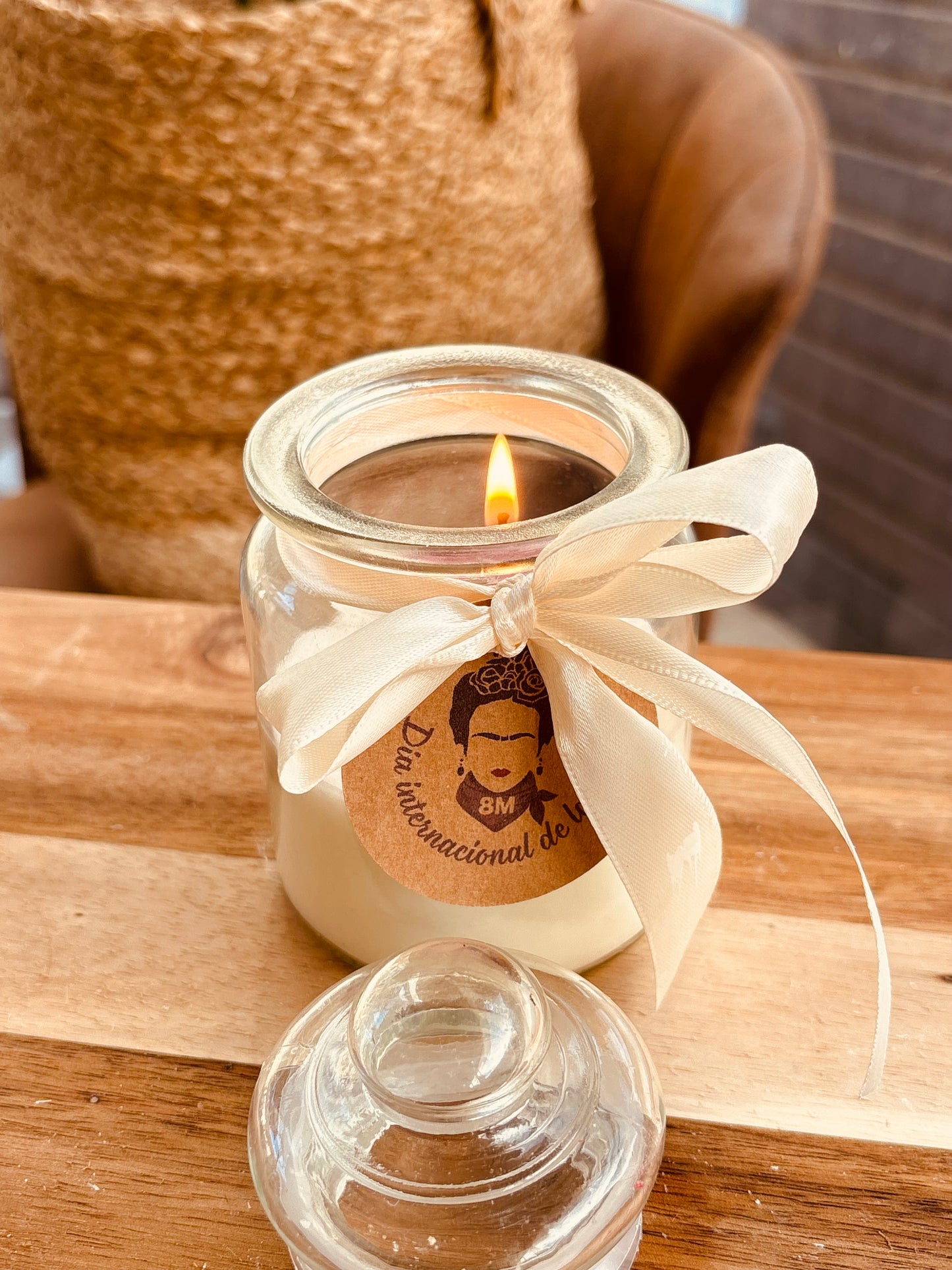 Vela con rosa aromática personalizada