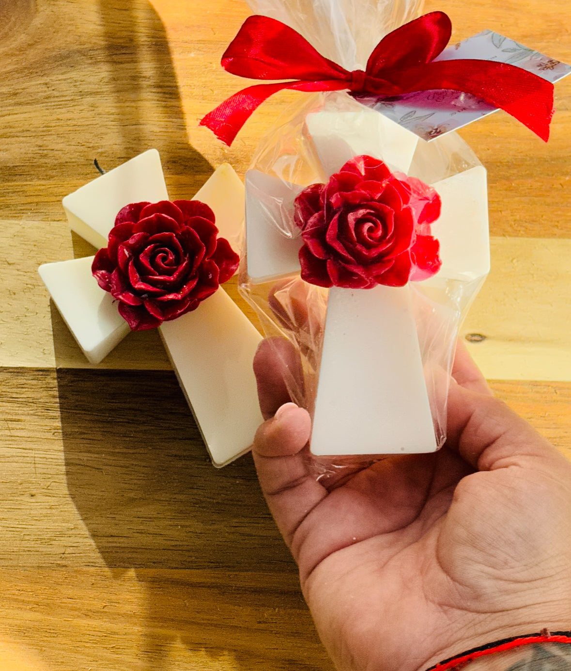 Vela cruz + flor + lazo y tarjeta personalizada