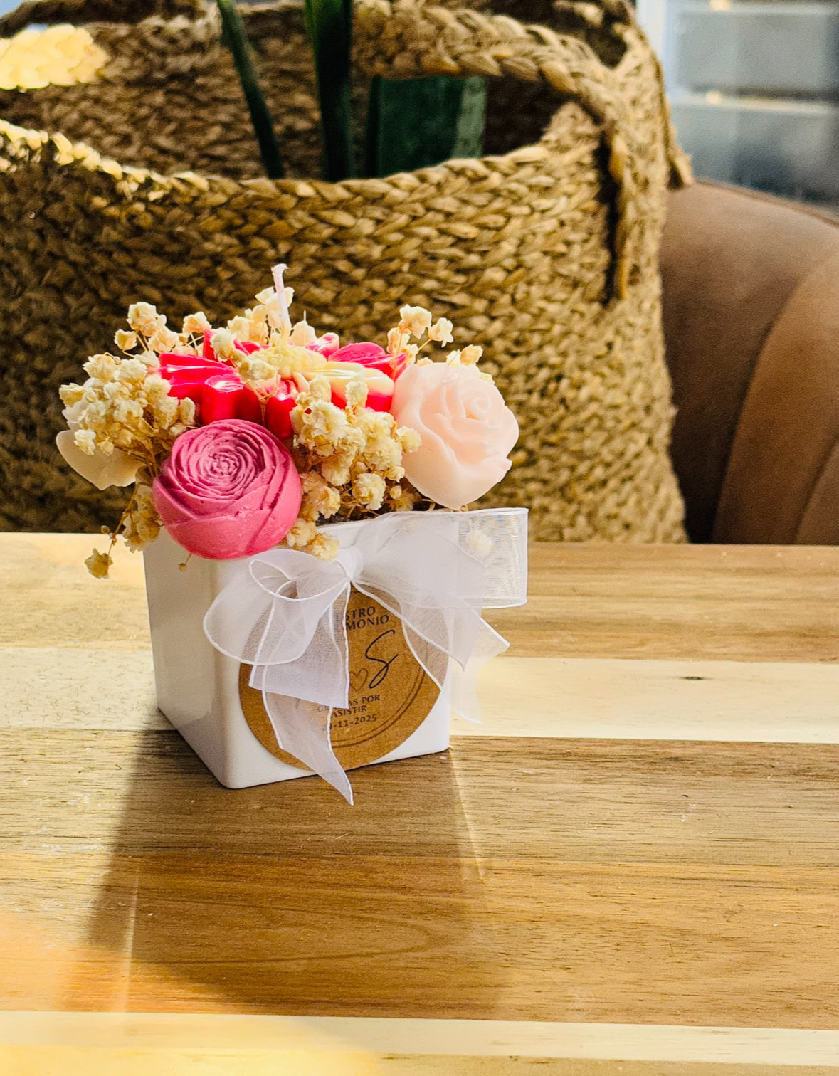 PACK 12 VELAS MACETAS CUADRADAS +. FLORES EN VELAS Y MARGARITA + TARJETA PERSONALIZADA. AROMÁTICA