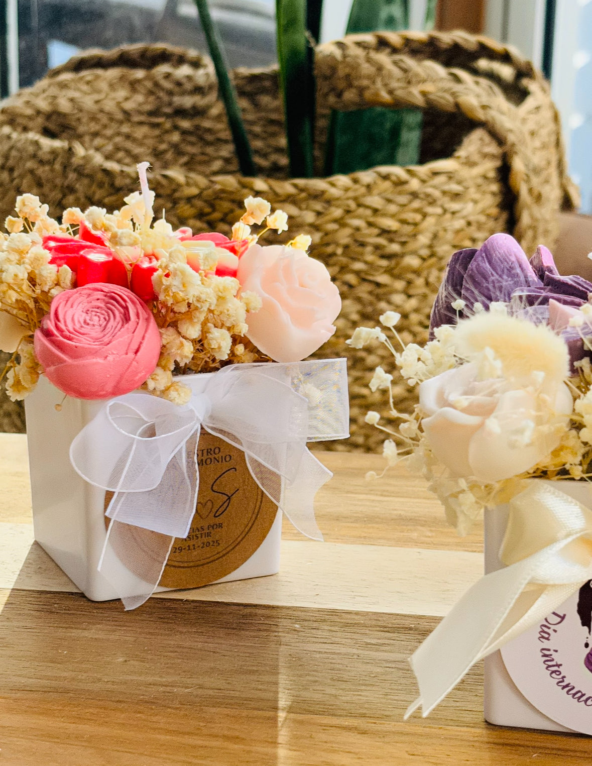 PACK 12 VELAS MACETAS CUADRADAS +. FLORES EN VELAS Y MARGARITA + TARJETA PERSONALIZADA. AROMÁTICA