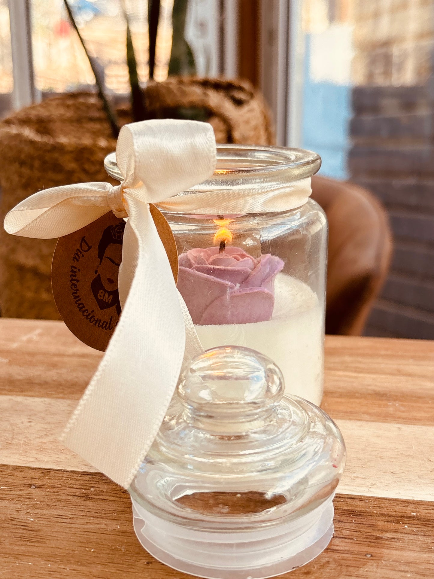 Vela con rosa aromática personalizada