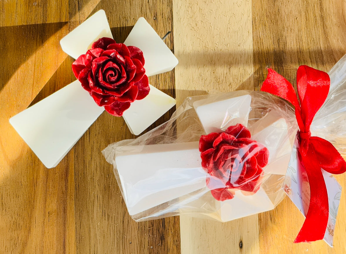 Vela cruz + flor + lazo y tarjeta personalizada