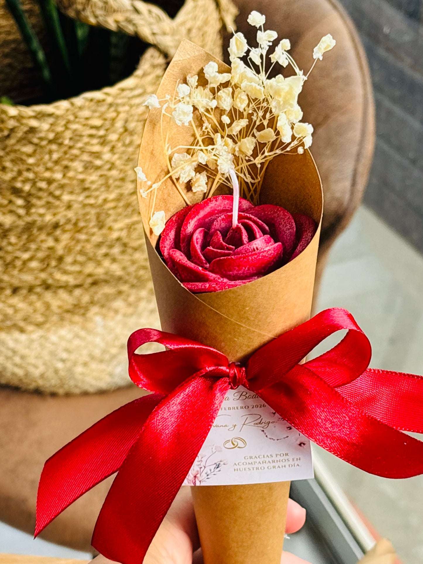 Rosa vela aromática + lazo y tarjeta personalizada