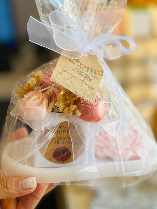 Maceta flores velas + Peonina Xs + base + tarjeta y empaque