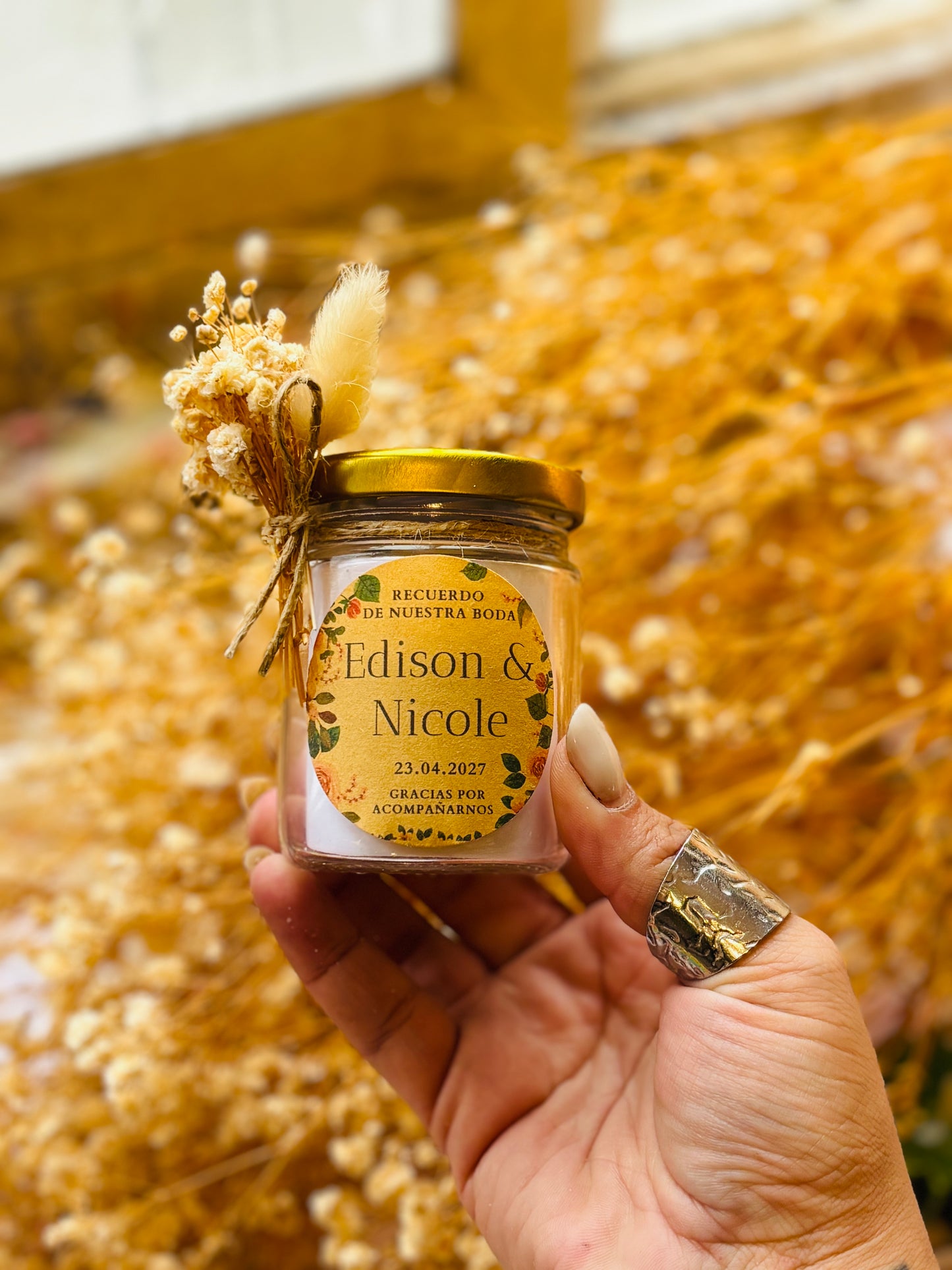 12 VELAS AROMATICAS 100 grs + ARREGLO FLORAL Y COLITA DE ZORRO