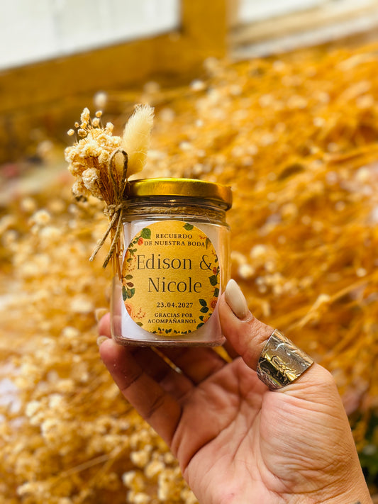 12 VELAS AROMATICAS 100 grs + ARREGLO FLORAL Y COLITA DE ZORRO